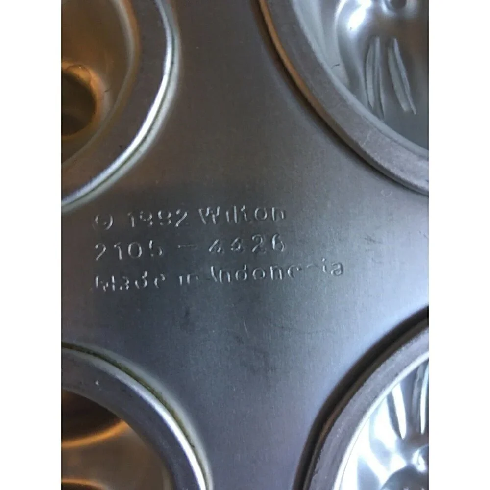 Pair Of Wilton Bunny Aluminum Cake & Cupcake Pan #2105-9408 & 2105-4426 - Easter